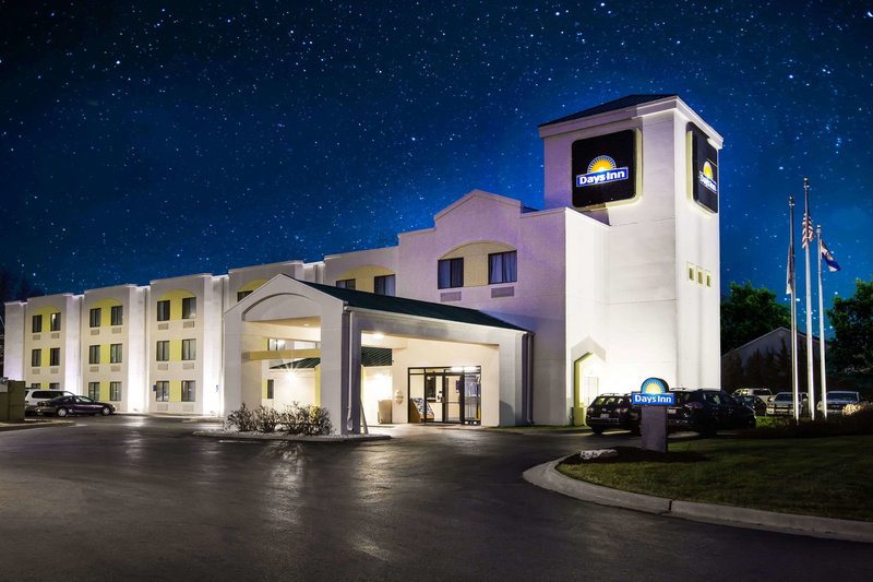 Days Inn by Wyndham Blue Springs - photo 1