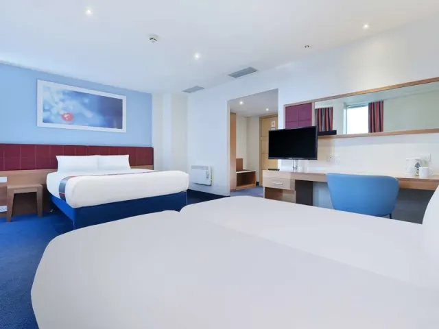 Travelodge London Central Aldgate East - photo 2