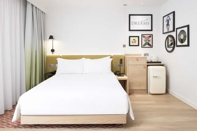 Hampton by Hilton Rochdale - photo 2