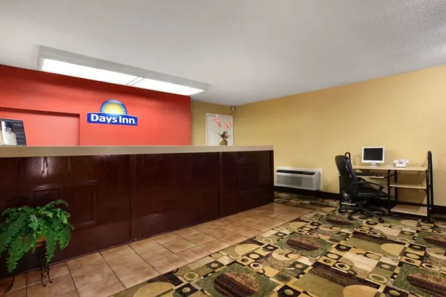 Days Inn by Wyndham Harriman - photo 4