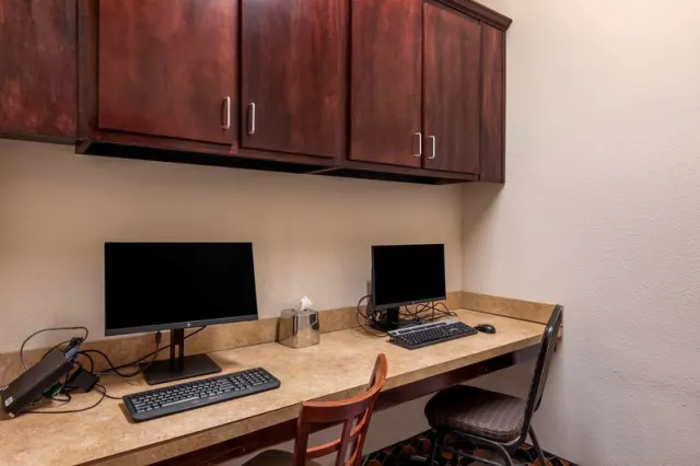 Comfort Inn & Suites Denison - Lake Texoma - photo 3