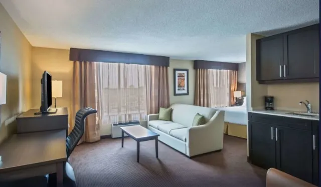 Holiday Inn Express Suites Regina - photo 3