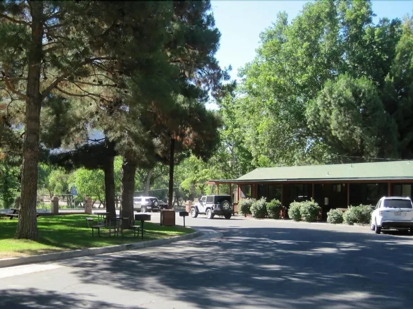 Kernville Inn - photo 1