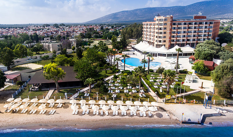 The Holiday Resort Hotel - photo 1