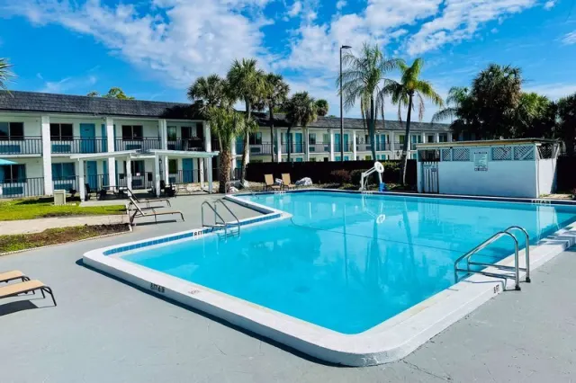 Rodeway Inn Clearwater - Central - photo 3