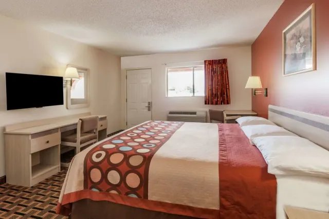 Super 8 by Wyndham Athens TX - photo 4