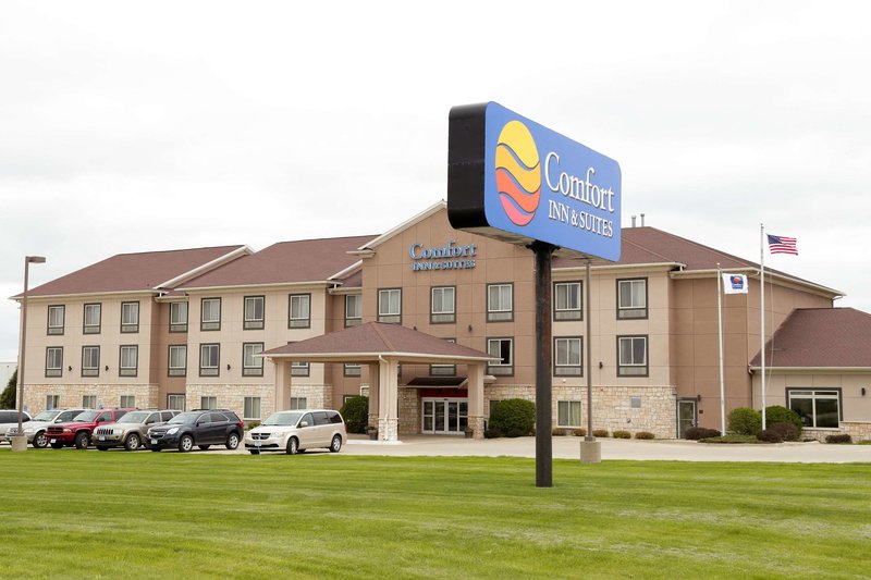Comfort Inn & Suites - photo 1