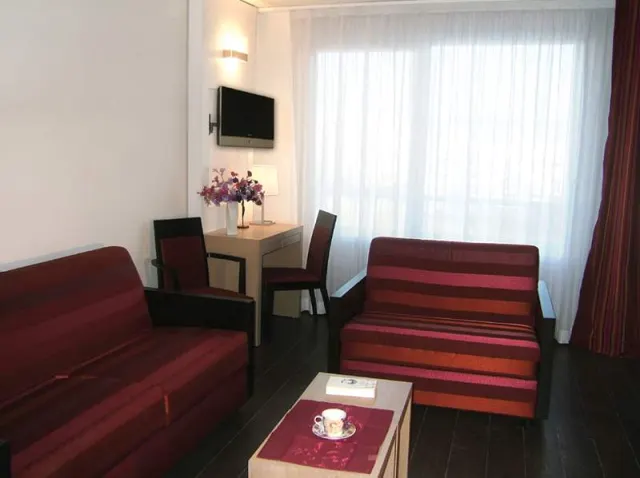 Residhome Appart Hotel Val d'Europe - photo 2