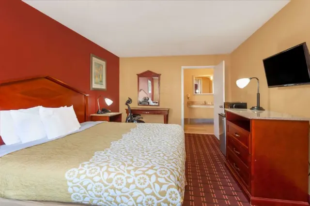 Days Inn by Wyndham Columbia - photo 3