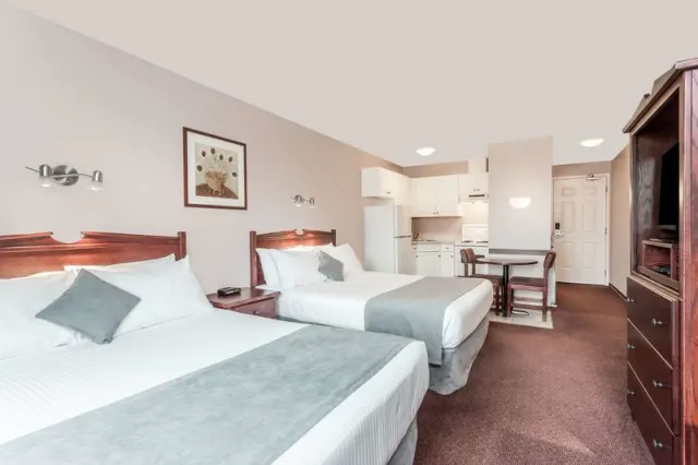 Super 8 by Wyndham Lake Country/Winfield Area - photo 3