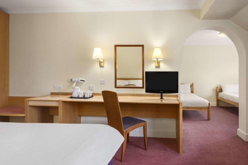 Days Inn by Wyndham Chester East - photo 1