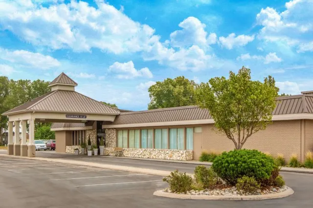 Ramada by Wyndham Midtown Grand Island, Nebraska