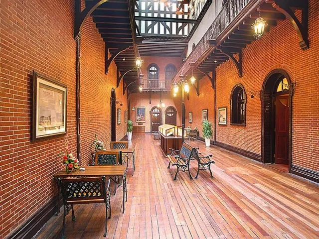 Astor House - foto 2