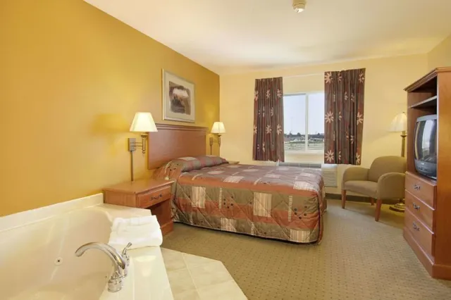 Super 8 by Wyndham Topeka at Forbes Landing - foto 3