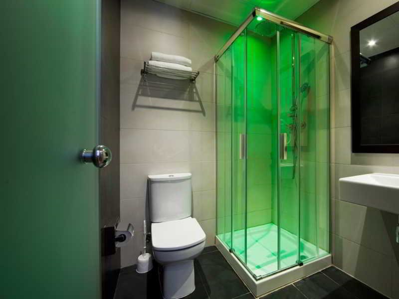 Bcn Ramblas Hostal - photo 1