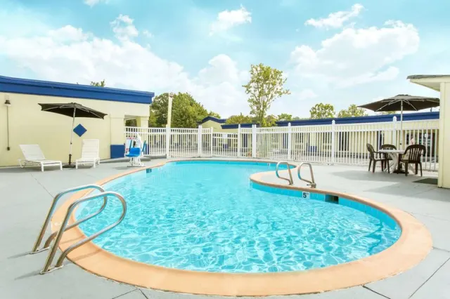 Days Inn by Wyndham Virginia Beach Town Center - photo 2