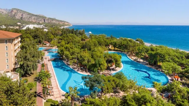 Akka Antedon, Kemer