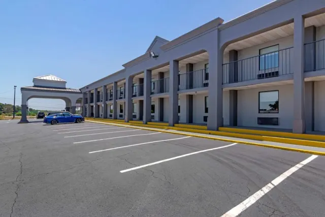 Clarion Pointe McDonough - photo 3