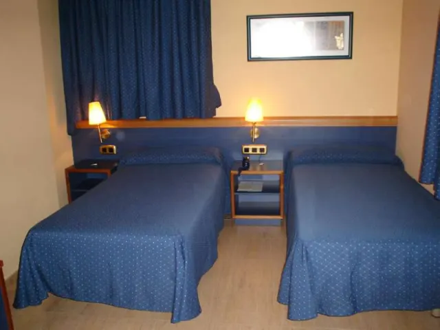 Hotel Oasis Barcelona - photo 2