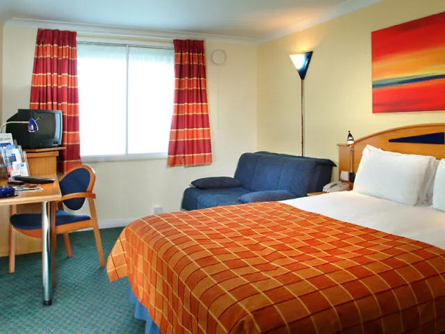 Holiday Inn Express East Midlands Airport - photo 3