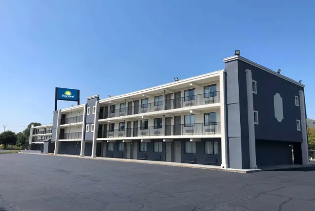 Days Inn Suites by Wyndham Indianapolis Airport East, Indiana