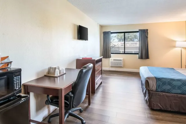 Econo Lodge Inn & Suites Yuba City - Marysville - photo 2