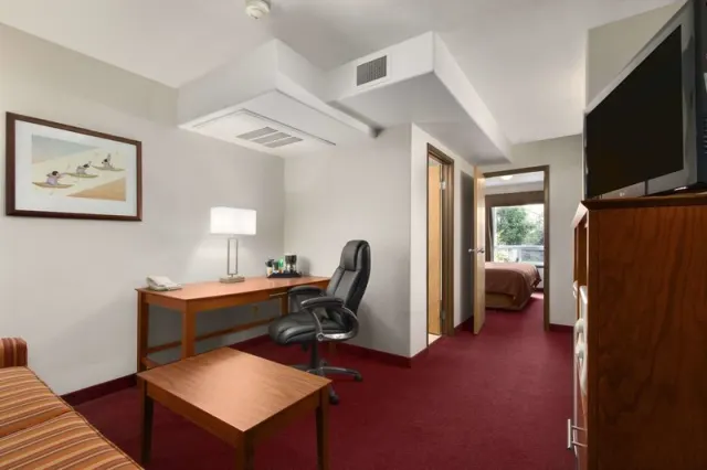 Super 8 by Wyndham Yellowknife - photo 4