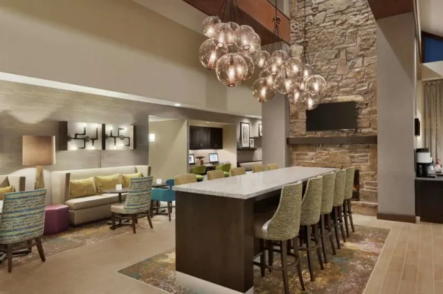 Hampton Inn  Suites Springdale - foto 2