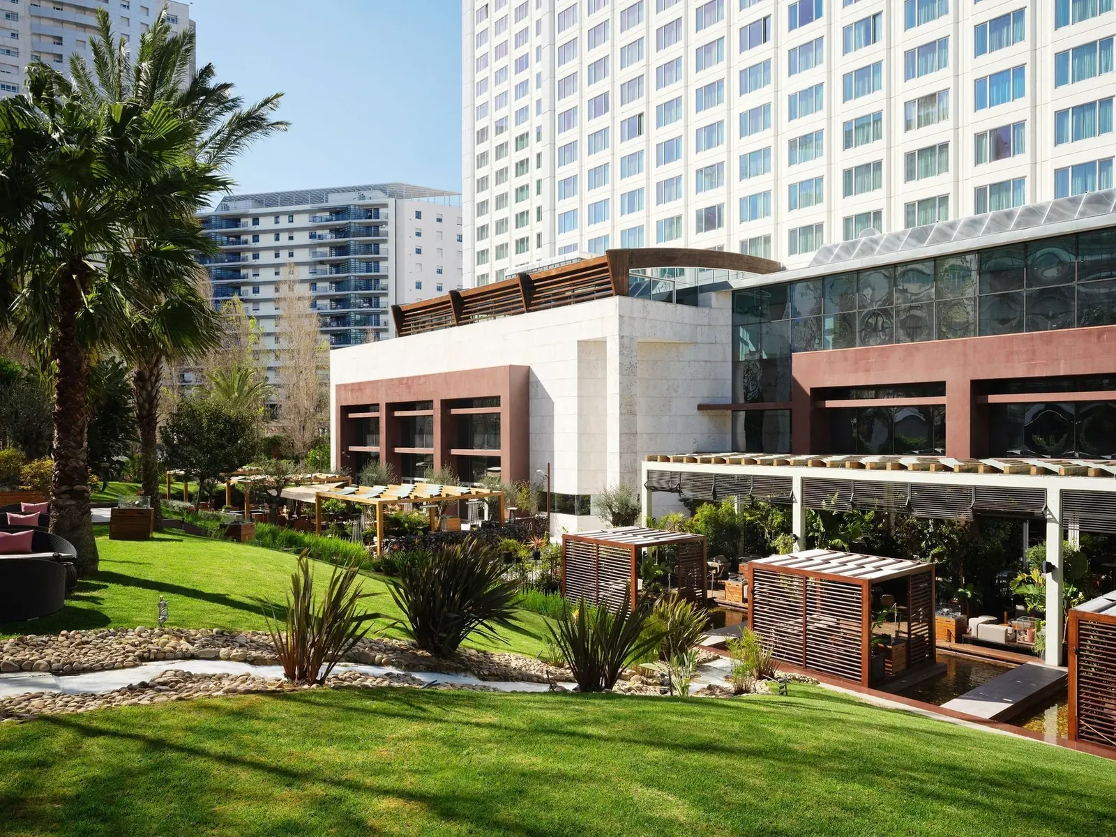 How to Stretch a Hotel Budget on a 7-Night Trip